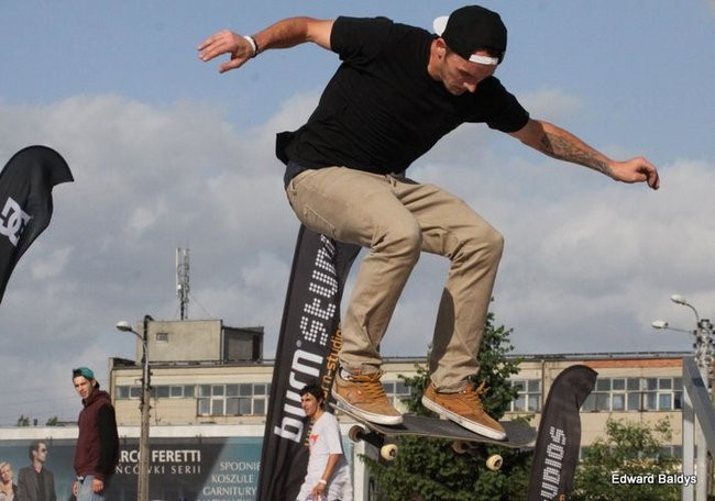 Na ziemi i w powietrzu (zdjęcia i filmy)