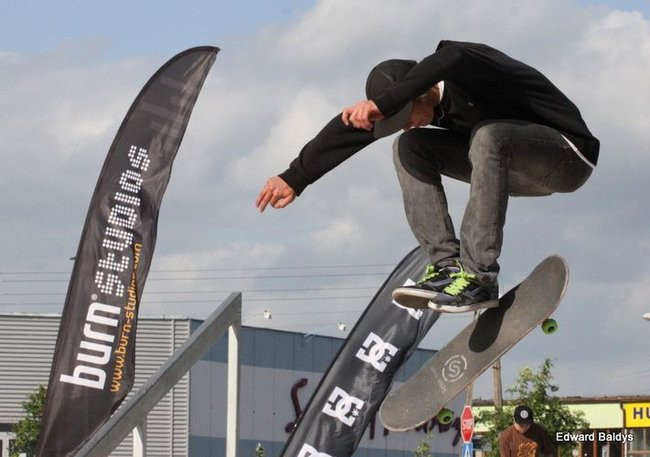 Na ziemi i w powietrzu (zdjęcia i filmy)