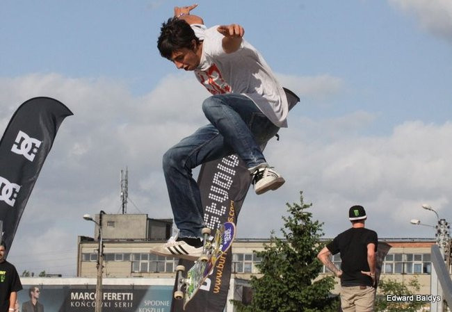 Na ziemi i w powietrzu (zdjęcia i filmy)