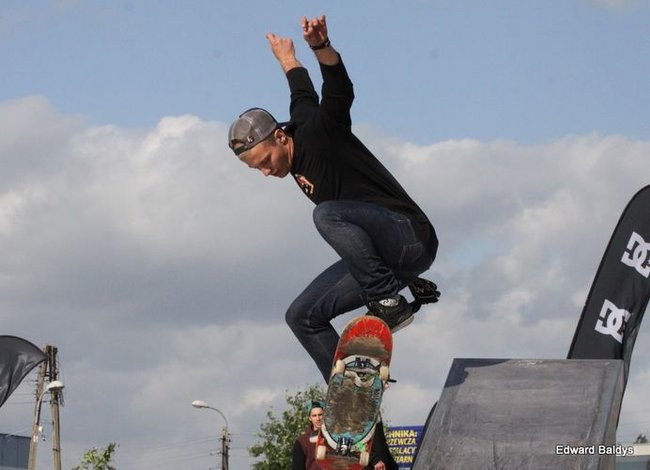 Na ziemi i w powietrzu (zdjęcia i filmy)