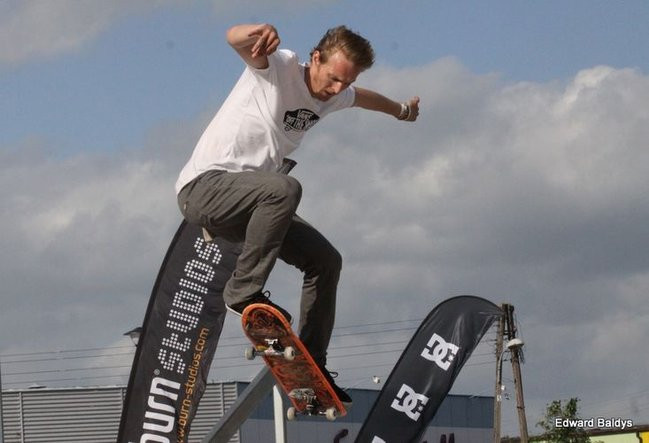 Na ziemi i w powietrzu (zdjęcia i filmy)