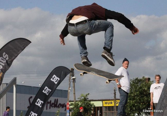 Na ziemi i w powietrzu (zdjęcia i filmy)