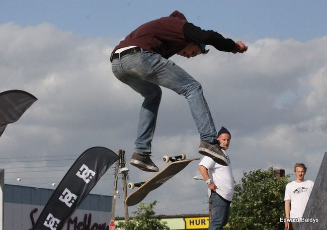 Na ziemi i w powietrzu (zdjęcia i filmy)