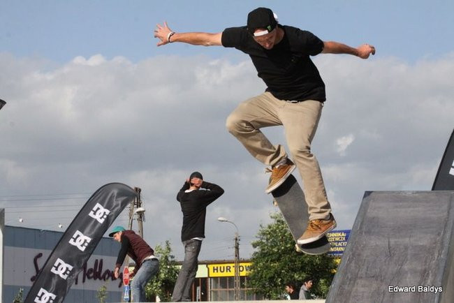 Na ziemi i w powietrzu (zdjęcia i filmy)