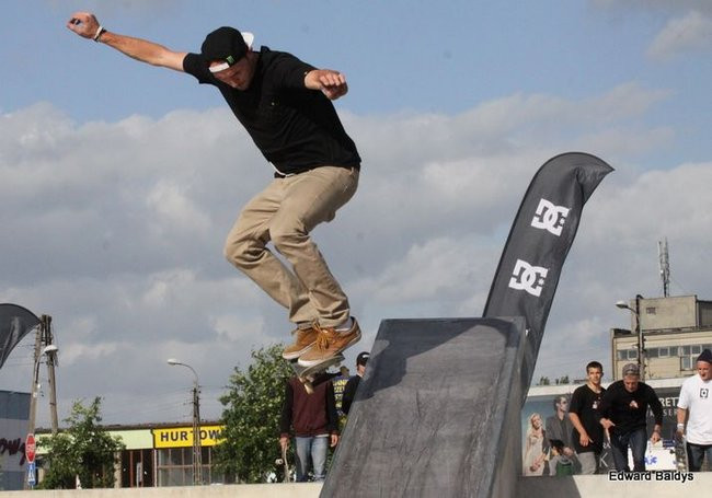 Na ziemi i w powietrzu (zdjęcia i filmy)