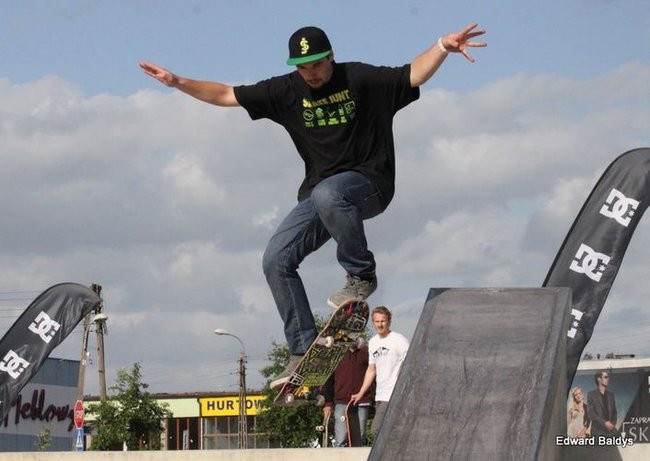 Na ziemi i w powietrzu (zdjęcia i filmy)