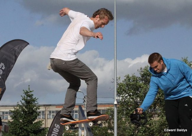 Na ziemi i w powietrzu (zdjęcia i filmy)