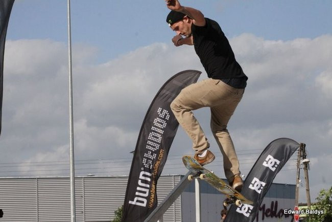 Na ziemi i w powietrzu (zdjęcia i filmy)