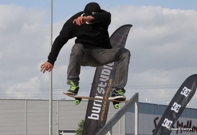 Na ziemi i w powietrzu (zdjęcia i filmy)