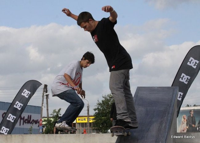 Na ziemi i w powietrzu (zdjęcia i filmy)