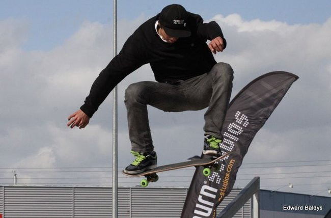 Na ziemi i w powietrzu (zdjęcia i filmy)