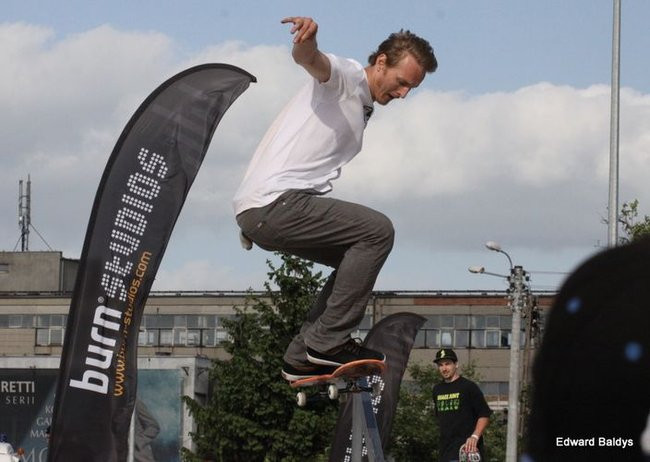 Na ziemi i w powietrzu (zdjęcia i filmy)