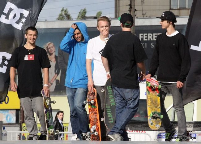 Na ziemi i w powietrzu (zdjęcia i filmy)