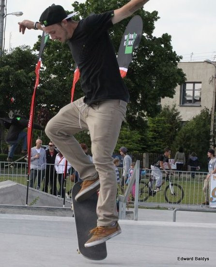 Na ziemi i w powietrzu (zdjęcia i filmy)