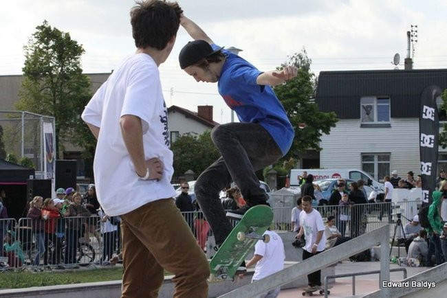 Na ziemi i w powietrzu (zdjęcia i filmy)