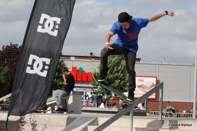 Na ziemi i w powietrzu (zdjęcia i filmy)