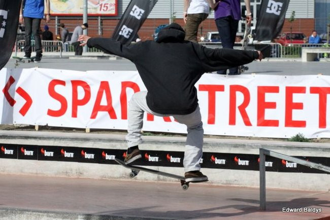 Na ziemi i w powietrzu (zdjęcia i filmy)