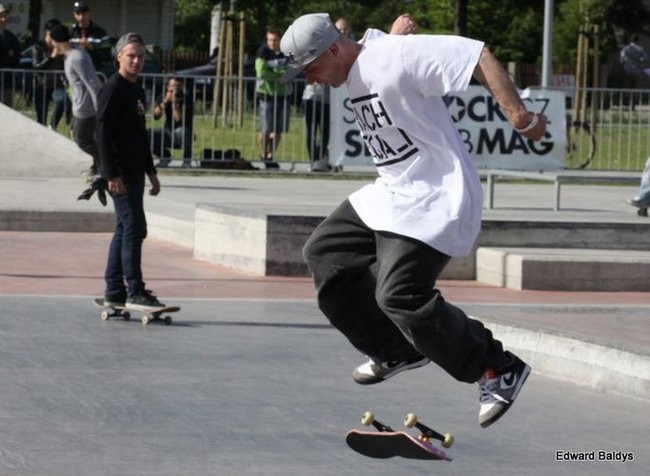 Na ziemi i w powietrzu (zdjęcia i filmy)