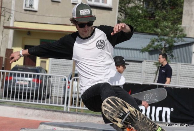 Na ziemi i w powietrzu (zdjęcia i filmy)