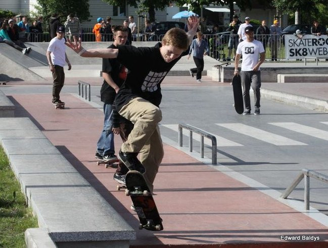 Na ziemi i w powietrzu (zdjęcia i filmy)