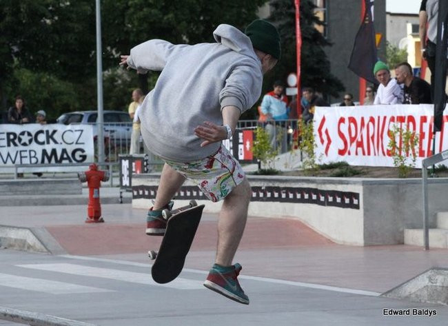 Na ziemi i w powietrzu (zdjęcia i filmy)