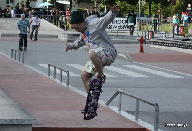 Na ziemi i w powietrzu (zdjęcia i filmy)