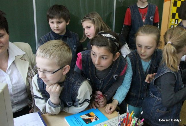 Uczniowie z Włoszakowic mają lekcje gry w szachy  (zdjęcia)