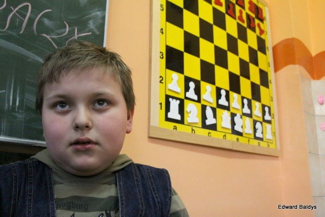 Uczniowie z Włoszakowic mają lekcje gry w szachy  (zdjęcia)