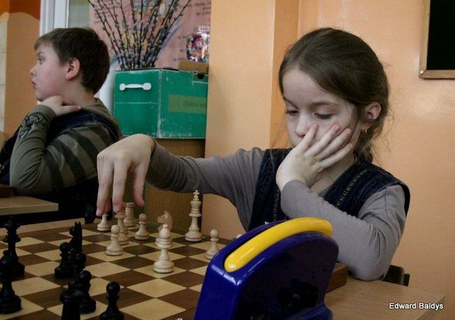 Uczniowie z Włoszakowic mają lekcje gry w szachy  (zdjęcia)