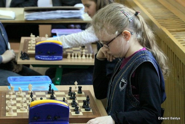 Uczniowie z Włoszakowic mają lekcje gry w szachy  (zdjęcia)