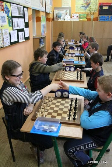 Uczniowie z Włoszakowic mają lekcje gry w szachy  (zdjęcia)