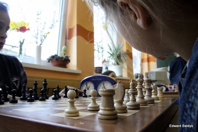Uczniowie z Włoszakowic mają lekcje gry w szachy  (zdjęcia)
