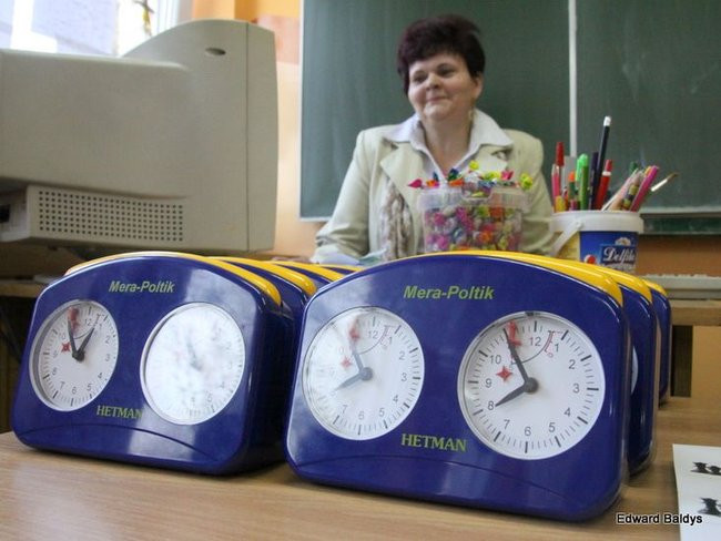 Uczniowie z Włoszakowic mają lekcje gry w szachy  (zdjęcia)