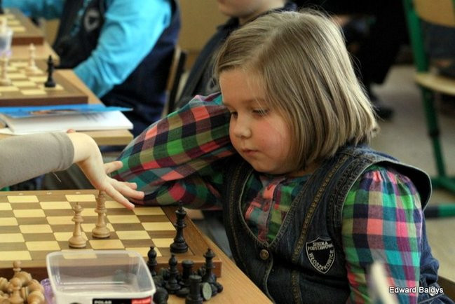 Uczniowie z Włoszakowic mają lekcje gry w szachy  (zdjęcia)