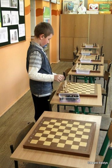 Uczniowie z Włoszakowic mają lekcje gry w szachy  (zdjęcia)