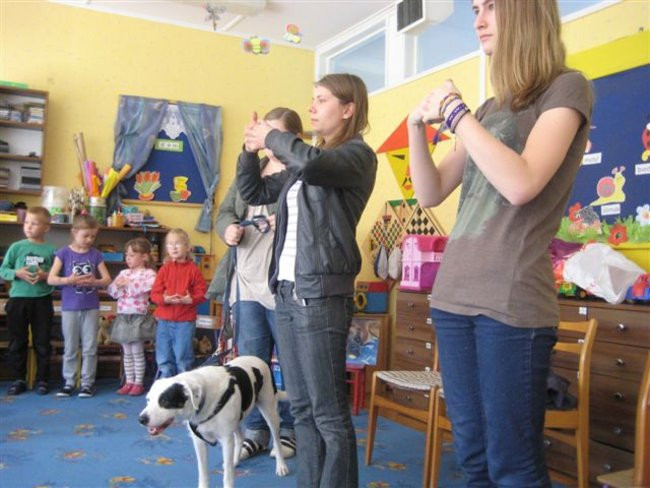 Dzieci zebrały karmę dla zwierząt  (zdjęcia)