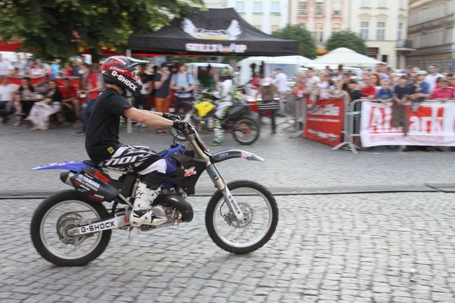 Latające show w Lesznie (zdjęcia)