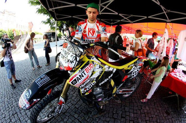 Latające show w Lesznie (zdjęcia)