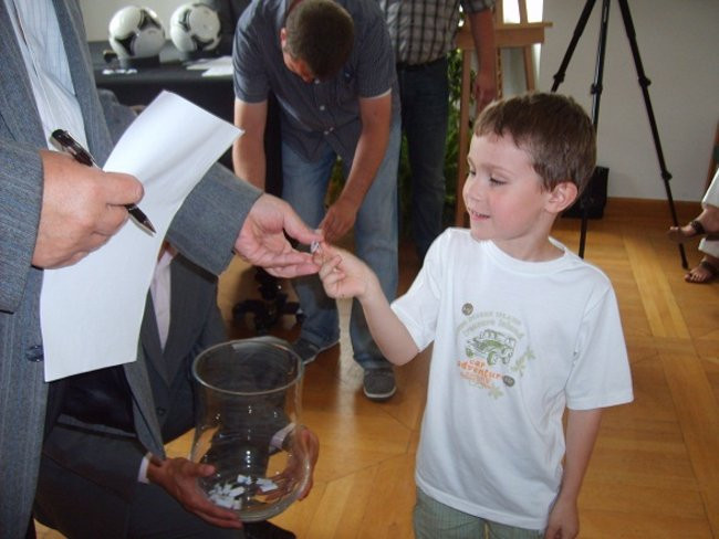 Przedszkolaki szukują się na Euro 2012 (zdjęcia)