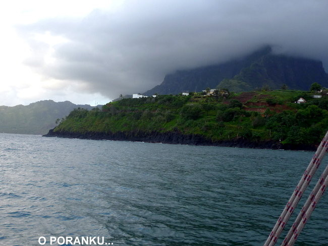 Kapitan Lewiński dopływa na Markizy (zdjęcia)