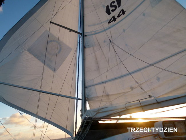 Kapitan Lewiński dopływa na Markizy (zdjęcia)