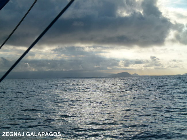 Kapitan Lewiński dopływa na Markizy (zdjęcia)
