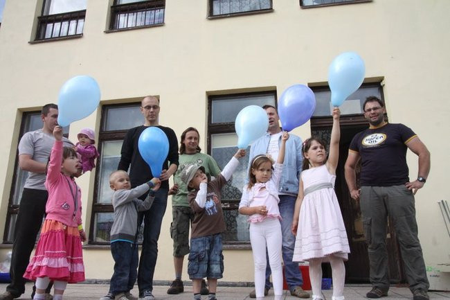 Wspólna zabawa rodziców i dzieci (zdjęcia)