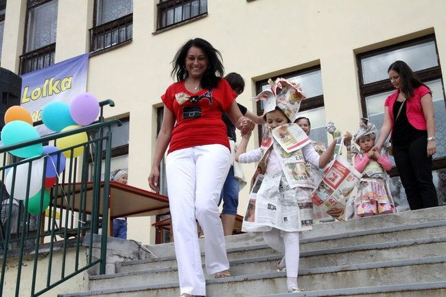 Wspólna zabawa rodziców i dzieci (zdjęcia)