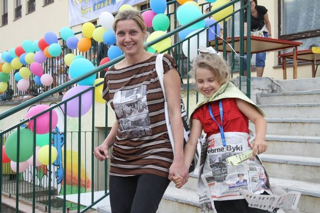 Wspólna zabawa rodziców i dzieci (zdjęcia)