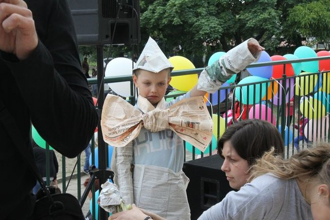 Wspólna zabawa rodziców i dzieci (zdjęcia)