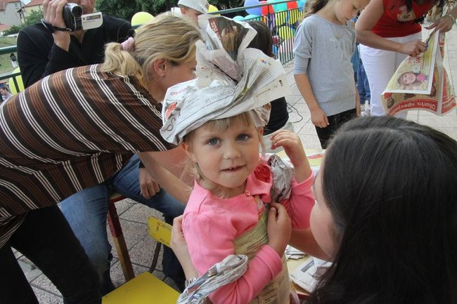 Wspólna zabawa rodziców i dzieci (zdjęcia)