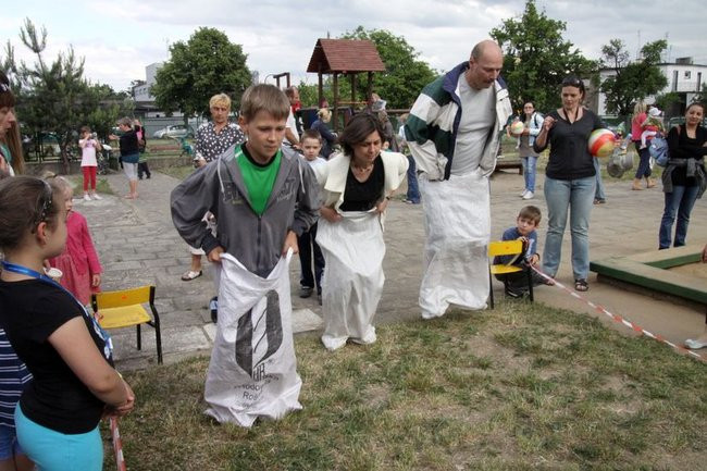 Wspólna zabawa rodziców i dzieci (zdjęcia)