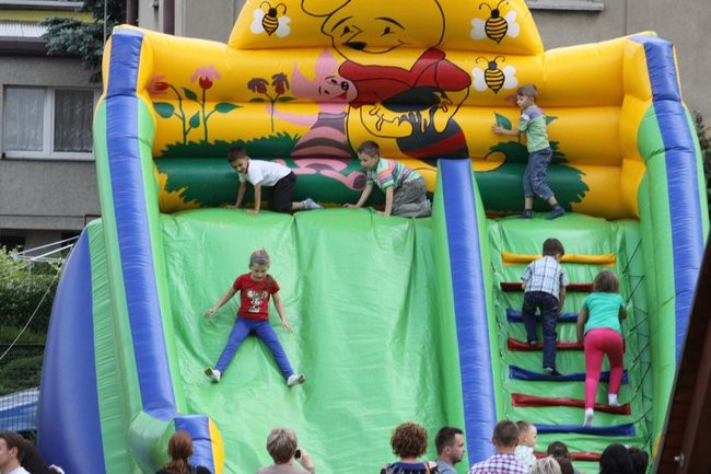 Wspólna zabawa rodziców i dzieci (zdjęcia)