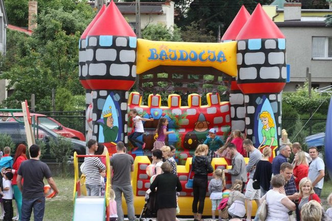 Wspólna zabawa rodziców i dzieci (zdjęcia)